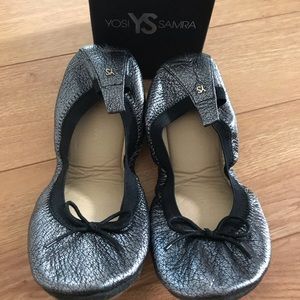 Yosi Samra foldable dark silver shoes, size 7